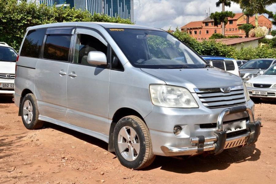 TOYOTA NOAH